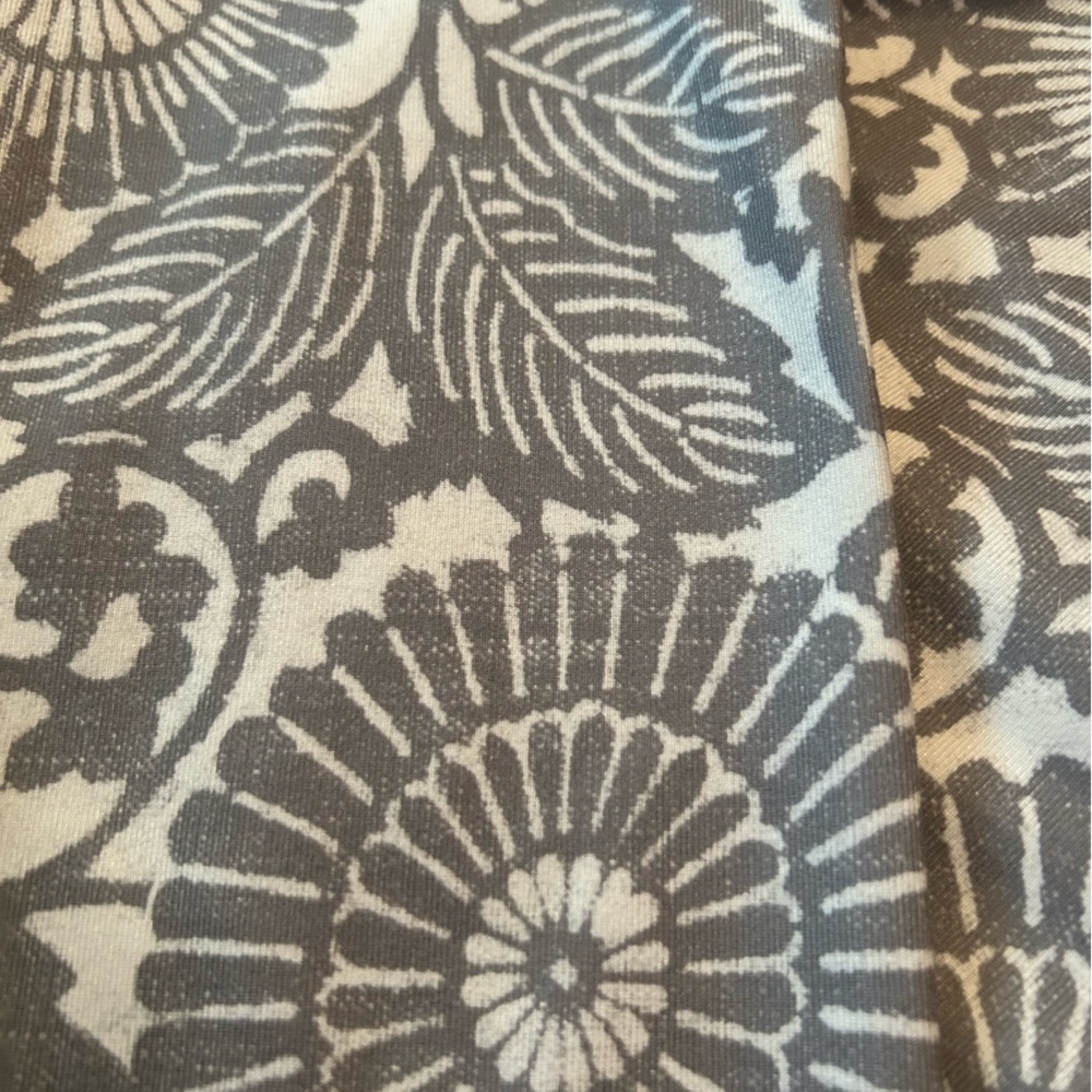 Lululemon -Fossil Grey Beachy Floral Wunder Under Crop Leggings - Picture 6 of 7